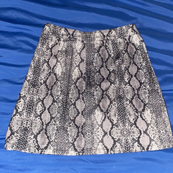Snake skin pattern skirt , peach love brand! - Picture 4 of 4